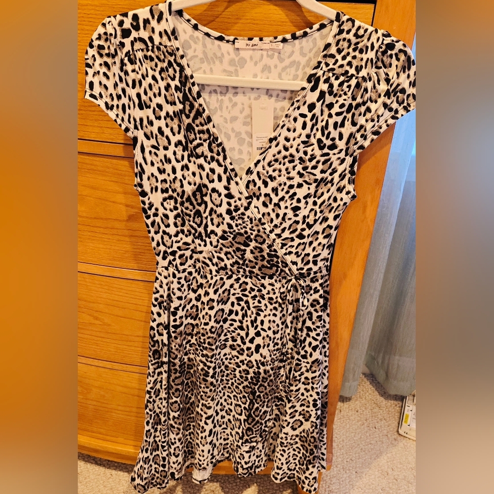 ❤️NWT, Mi Ami,Leopard Print Wrap Dress,Women's S, pleated cap sleeve,Made In USA